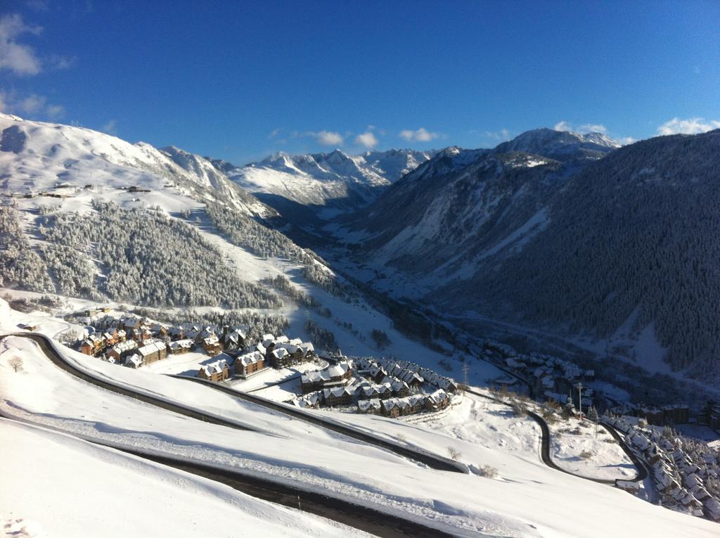 Apartamentos Multibaqueira บาเกย์รา-เบเรต ภายนอก รูปภาพ
