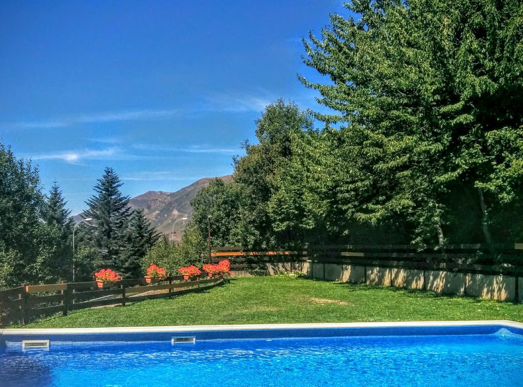 Apartamentos Multibaqueira บาเกย์รา-เบเรต ภายนอก รูปภาพ