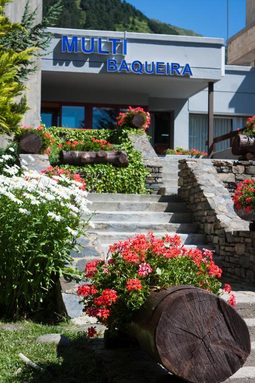 Apartamentos Multibaqueira บาเกย์รา-เบเรต ภายนอก รูปภาพ