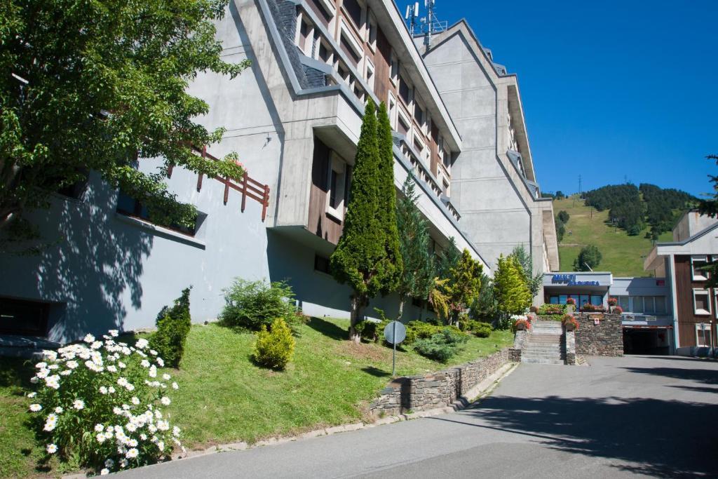 Apartamentos Multibaqueira บาเกย์รา-เบเรต ภายนอก รูปภาพ