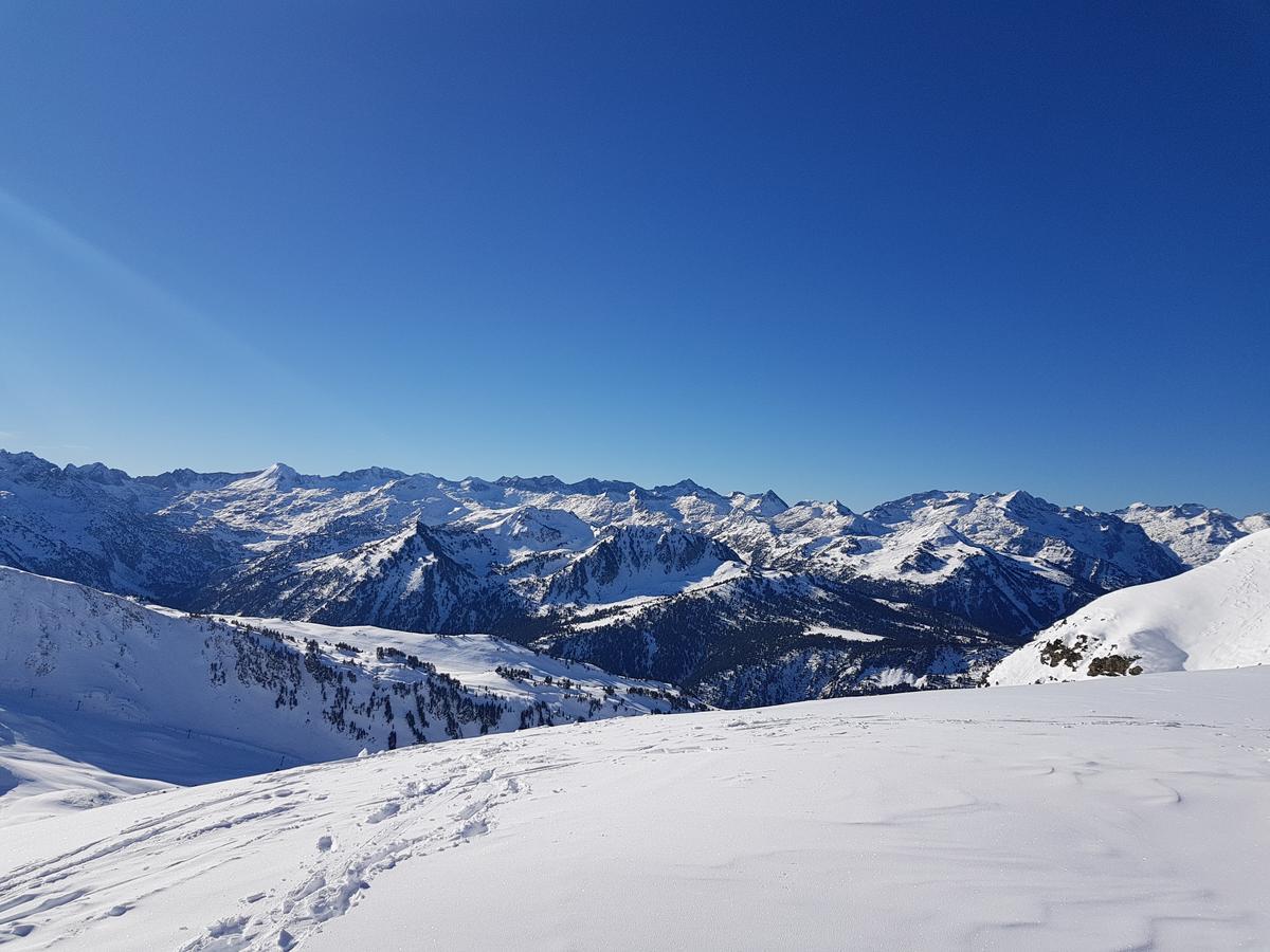 Apartamentos Multibaqueira บาเกย์รา-เบเรต ภายนอก รูปภาพ